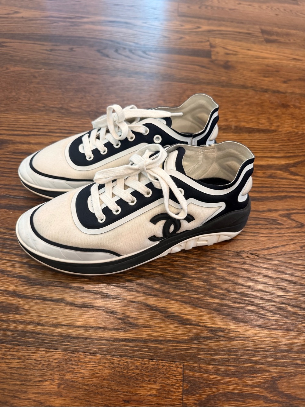 CHANEL Black and White women’s Low-Top Sneakers